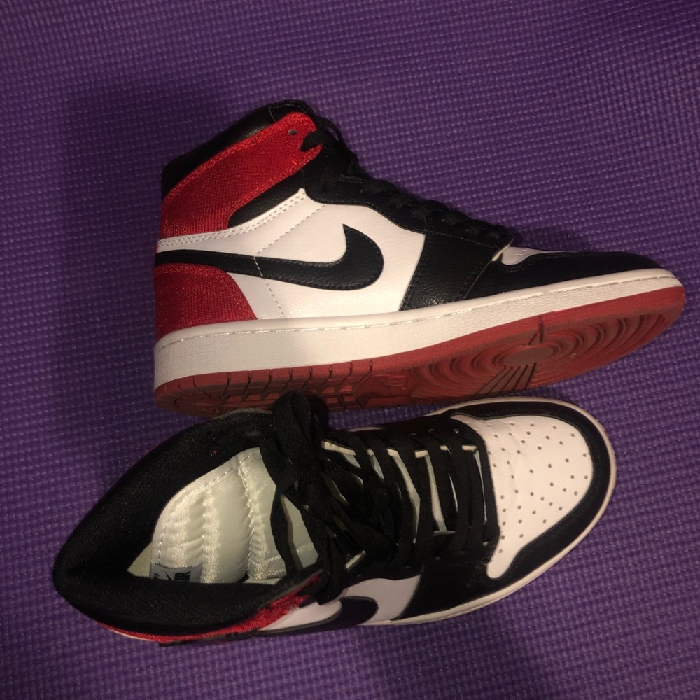 WMNS Air Jordan 1 high retro black toe